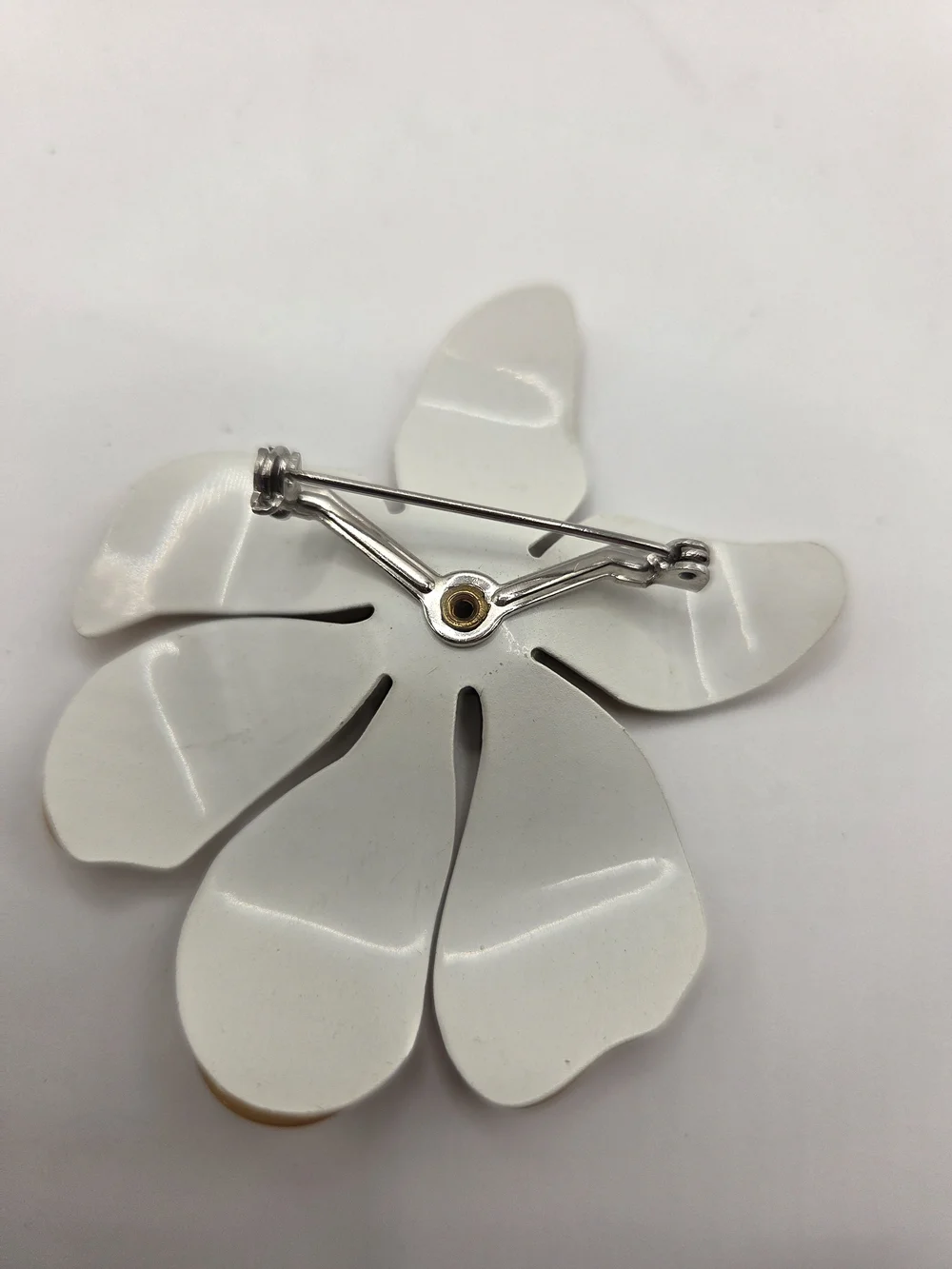 1696. Vintage Yellow Enamel Flower